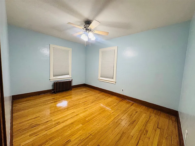 151-153 Iris Dr — Photo 5