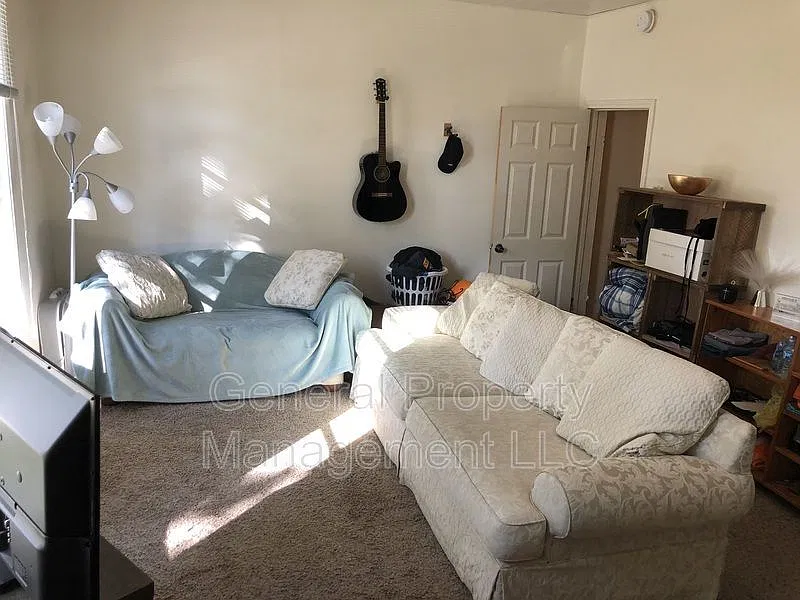 924 Water St — Photo 2