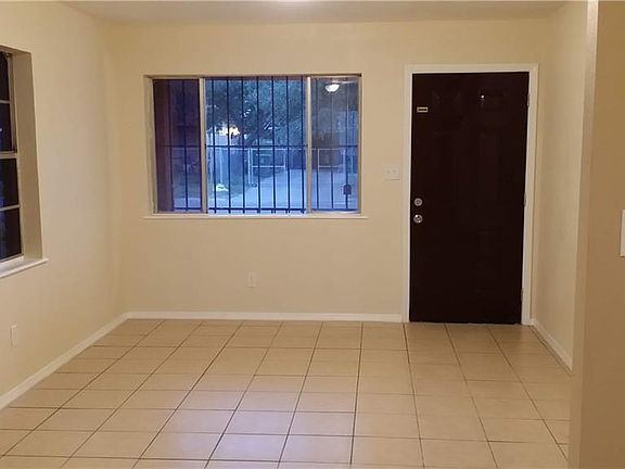 3rd image of 519 W Paisano Ln