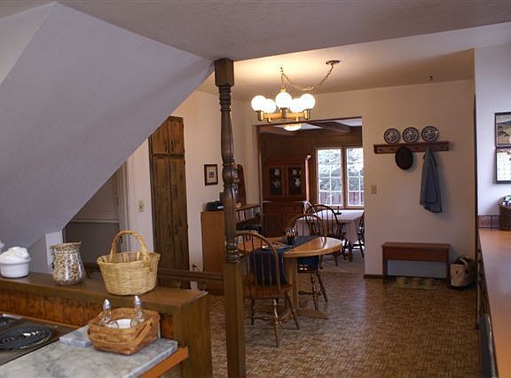 4th image of 920 Highland Dr