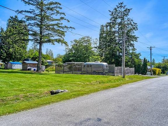 2nd image of 646 Largaud Dr