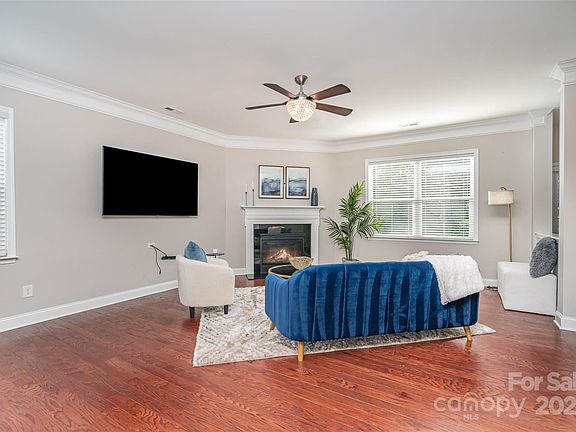 5th image of 3002 Amesbury Hill Dr