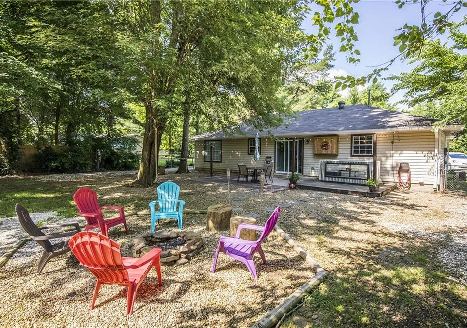 3 bed 2 bath home, fenced back yard. Large SHOP — Photo 2