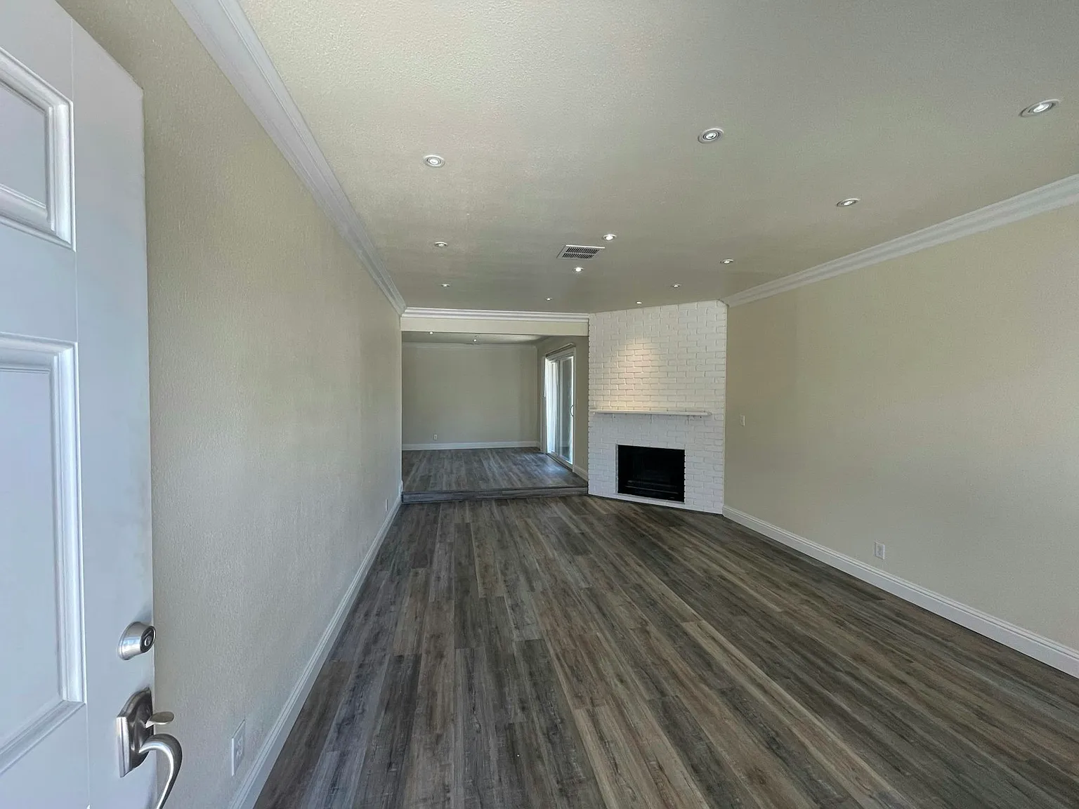 1638 Sierra Gardens Drive, Unit B-Right side — Photo 2