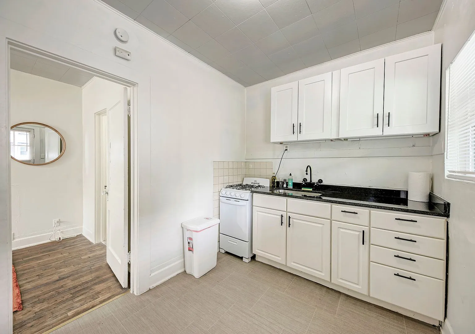 Charming Fully Furnished Studio in the Heart of UT Campus $1,600/Month — Photo 4