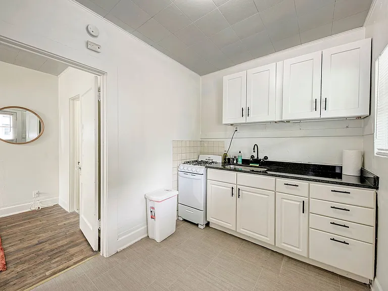915 W 21st St #1 — Photo 4