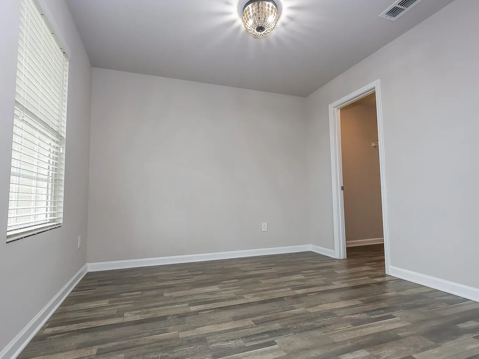 4 bed, 2.5 bath, 2388 sqft, $2,295 — Photo 3