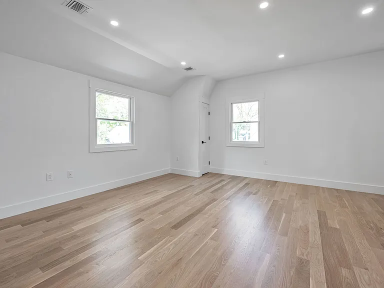 399 Gilbert St #399 — Photo 8