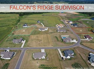 140 Inglenook Ln, Paducah, KY 42001