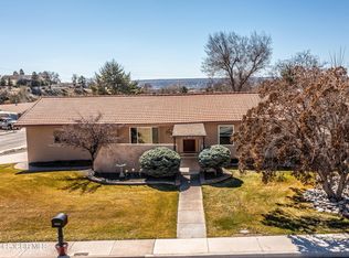 4002 N Dustin Ave, Farmington, NM 87401