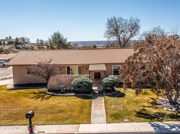 4002 N Dustin Ave, Farmington, NM 87401