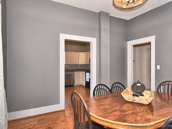 3rd image of 315 W Broadway St