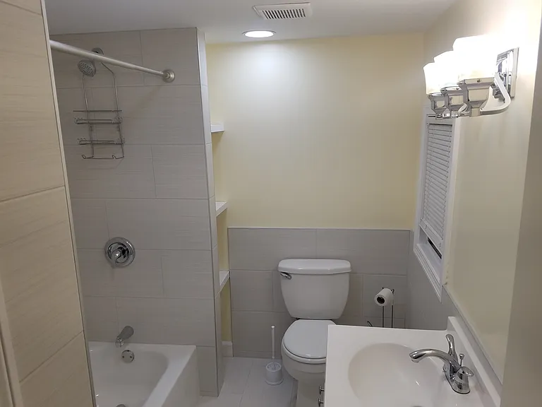 28 Bowe Ave #28 — Photo 3