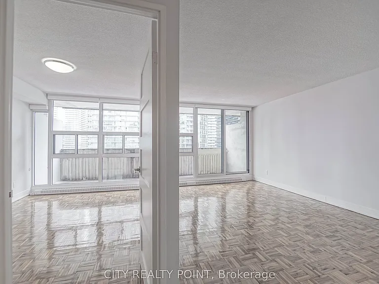33 Isabella St #1009 — Photo 3