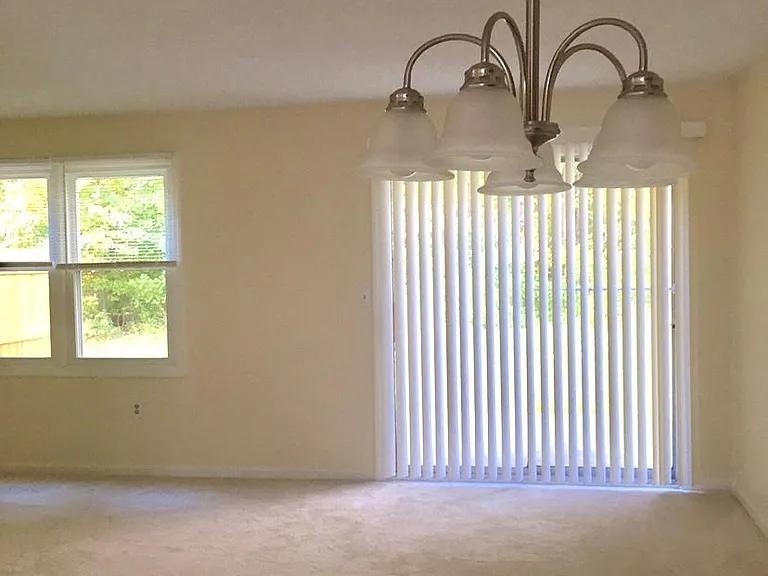 138 Riviera Dr — Photo 2