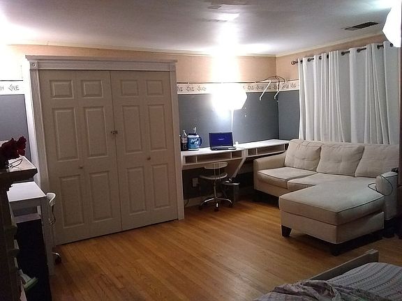 bed 3 (den from hall)