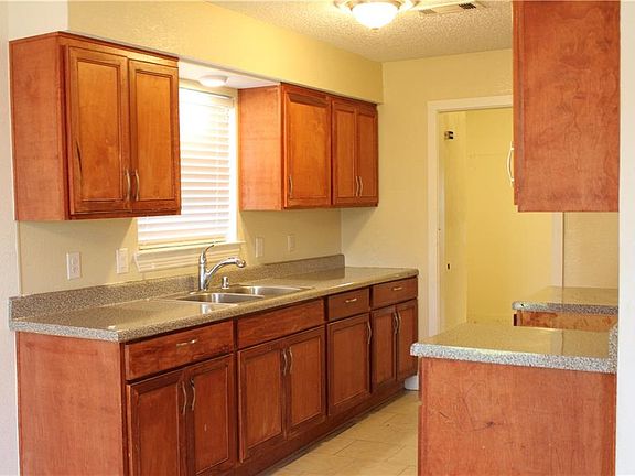 5th image of 1041 Western Hills Dr