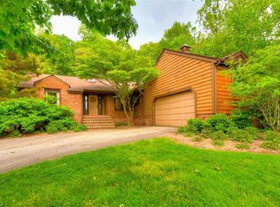 18881 Highpoint Rd, Chagrin Falls, OH 44023