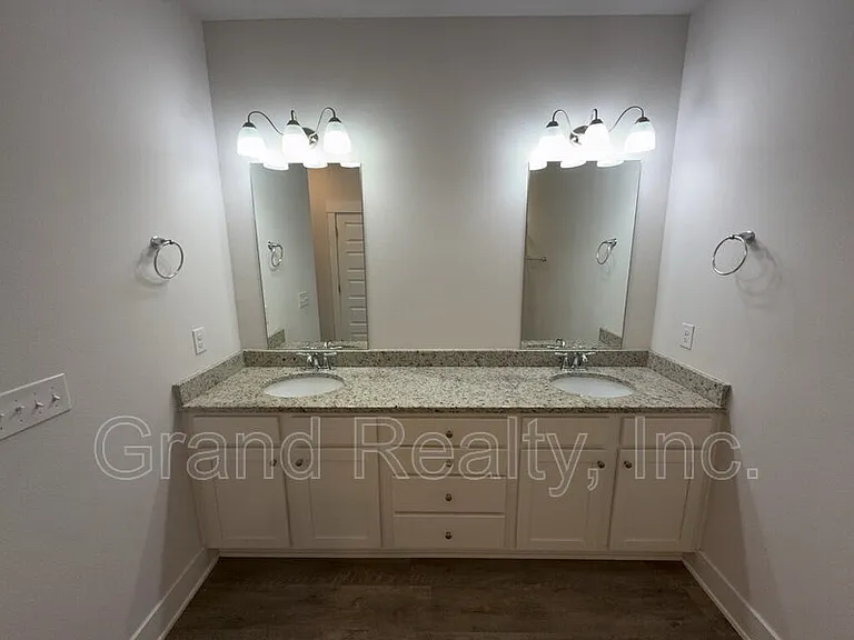 5869 Danbury Blvd — Photo 12
