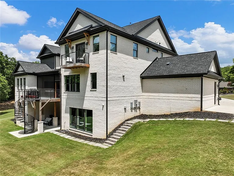 566 Versailles Dr — Photo 79
