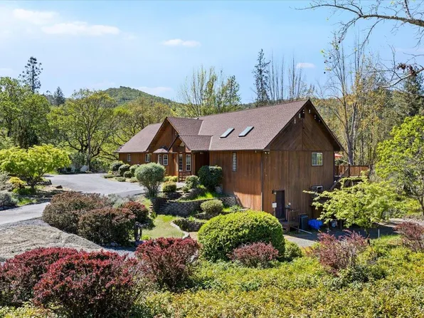 8959 John Day Dr, Gold Hill, OR 97525