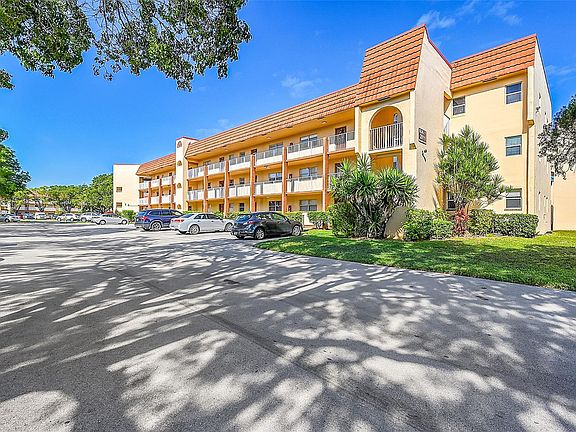 3rd image of 2811 N Pine Island Road #111