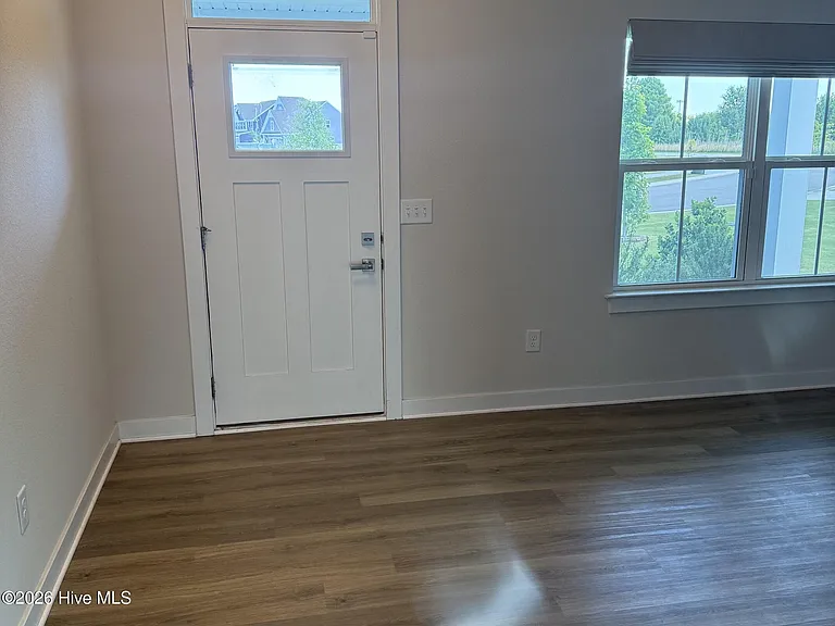 407 Green Lake Rd — Photo 2