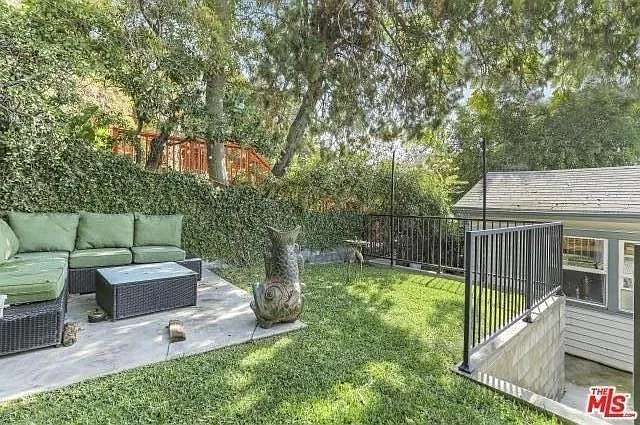2 bed, 800 sqft, $4,600 — Photo 2