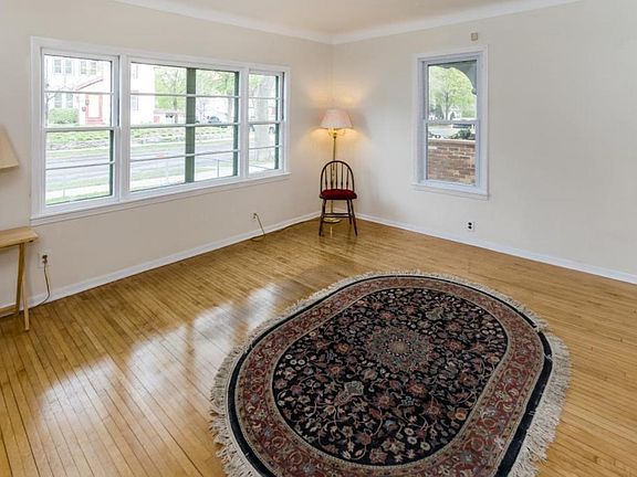 5th image of 3405 Girard Ave S