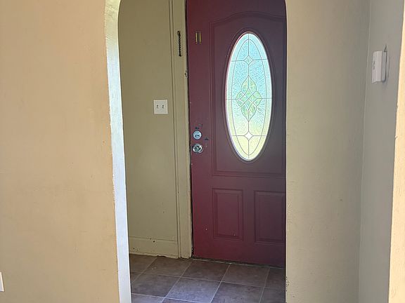 3rd image of 3930 Mack Rd