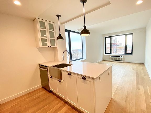 3rd image of 1525 Bedford Ave #814