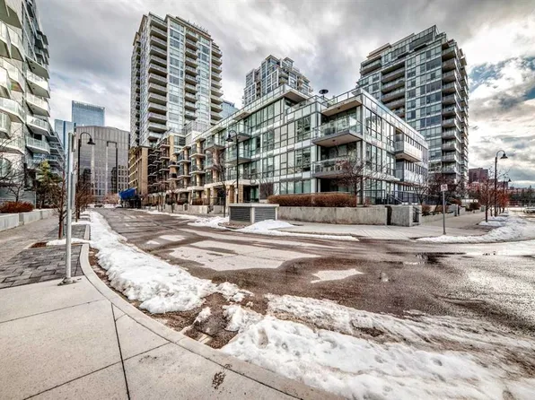 51 Waterfront Mews SW #110, Calgary, AB T2P 0X3