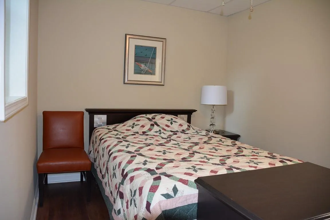 4 bed, 2.0 bath, 2181 sqft, $836 — Photo 2
