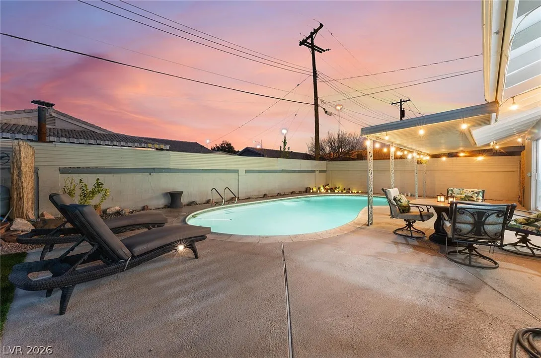 4 bed, 2.0 bath, 1827 sqft, $2,890 — Photo 1