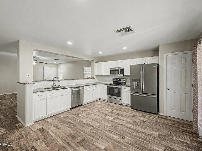 1633 S 225th Ln — Photo 10