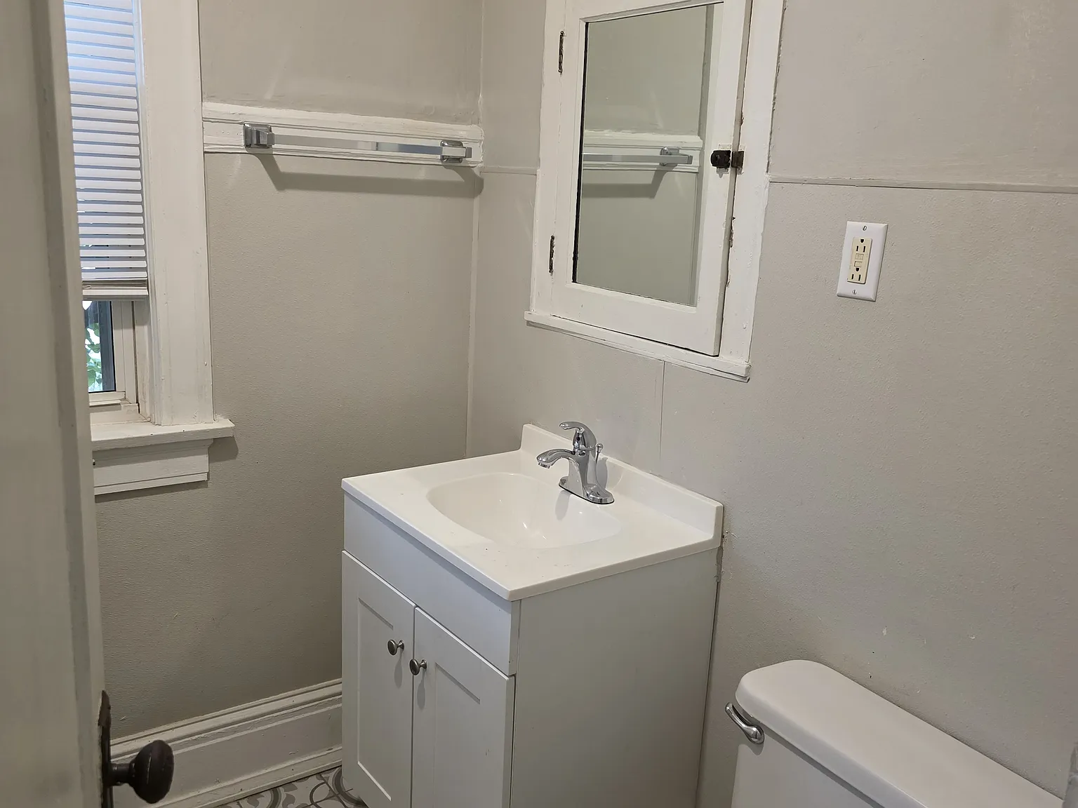 5533 S Claremont Ave — Photo 4