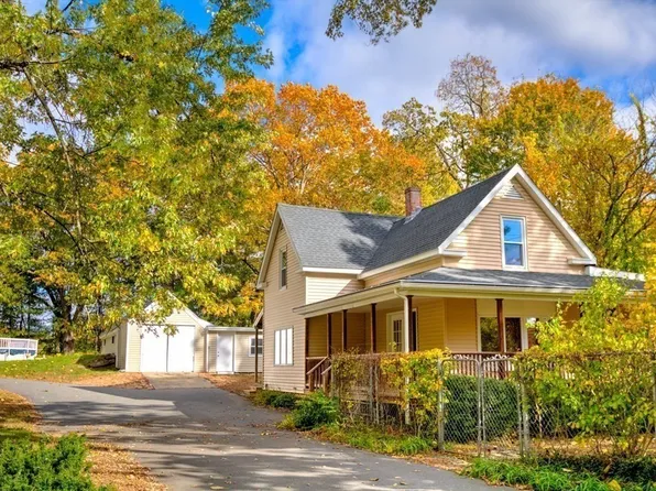 27 Tyng Rd, Tyngsboro, MA 01879