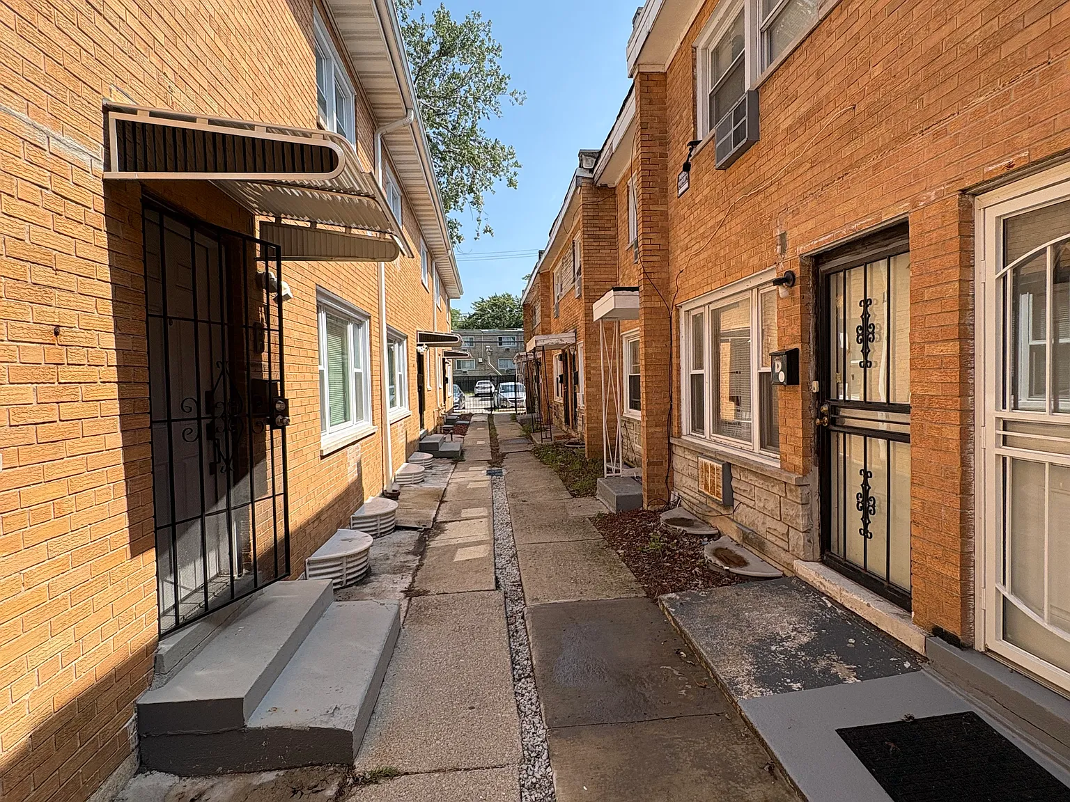 3 bed, 1.5 bath, $2,500 — Photo 1