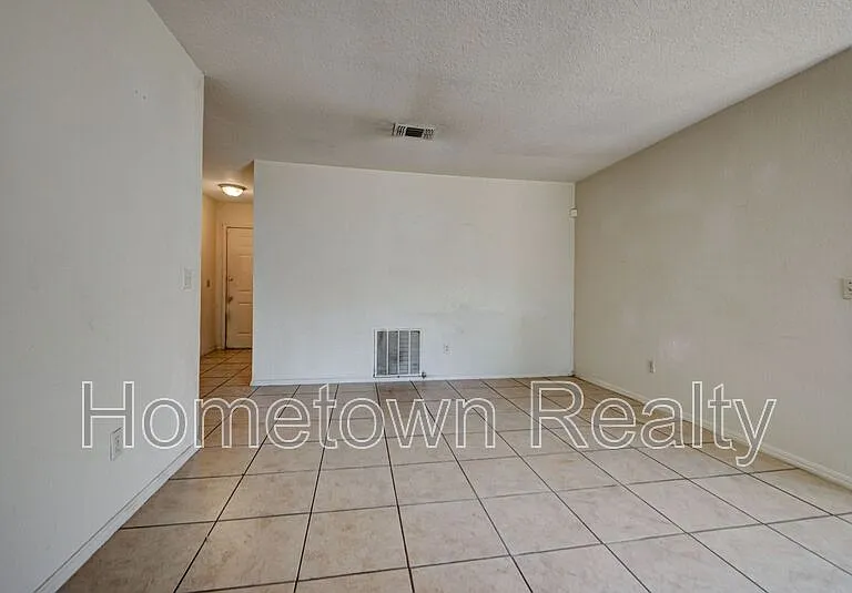 1109 NE 5th Ter — Photo 6