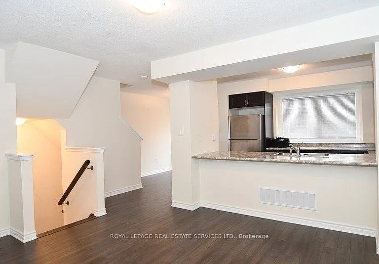 90 Howe Ave — Photo 2