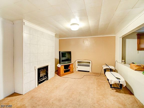 4th image of 60 Bell St