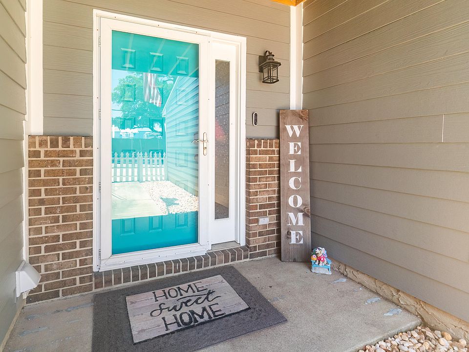1st image of 4 Gardner Dr #7