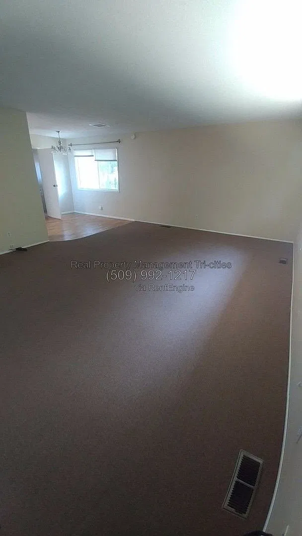 3 bed, 1.5 bath, 1620 sqft, $1,895 — Photo 4