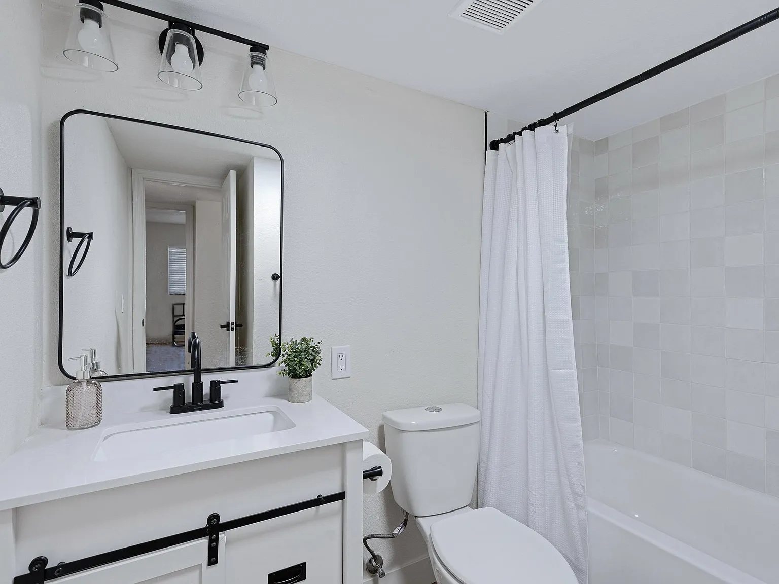 4 bed, 6.0 bath, 2500 sqft, $871 — Photo 4
