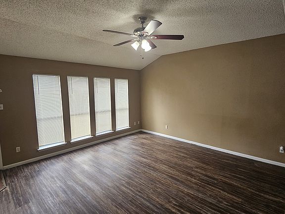 4th image of 4250 Southchase Ln