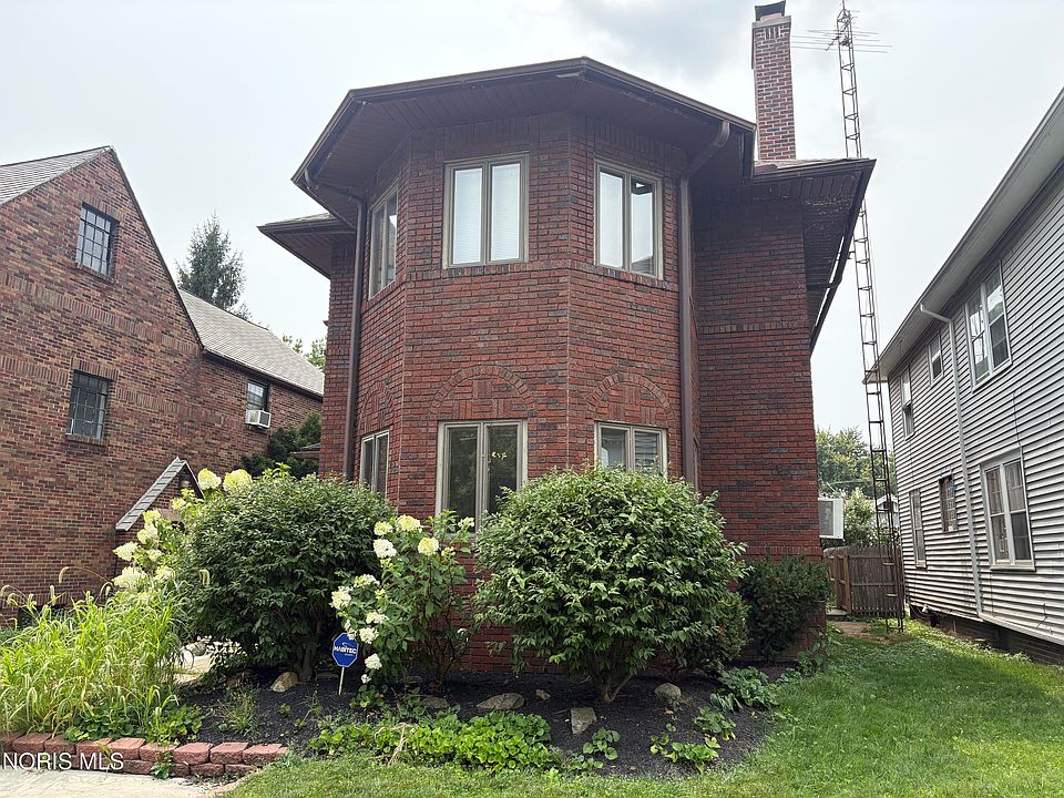 1st image of 1321 Laclede Rd