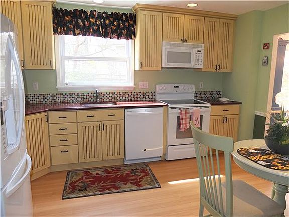 Updated Kit w/Quartz Counters