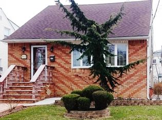 25920 148th Dr, Rosedale, NY 11422