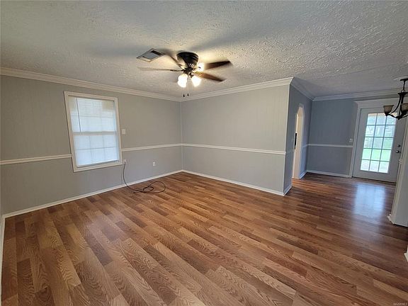 2nd image of 1105 Beechdale Rd