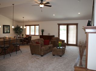 4120 Rolling Green Dr, Grand Island, NE 68803